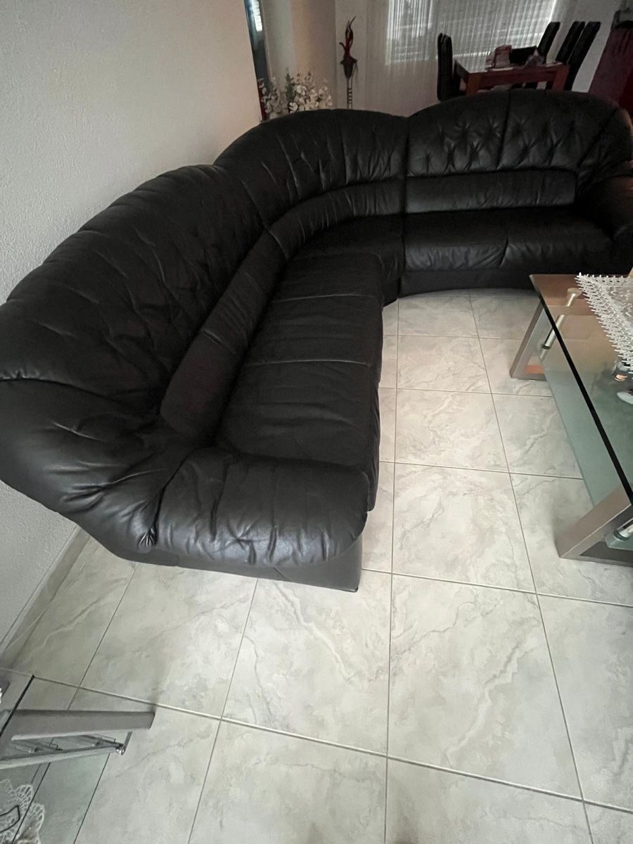 Sofas: Ledersofa mit Hocker – D'occasion à Kleindöttingen par Botrugno01 1