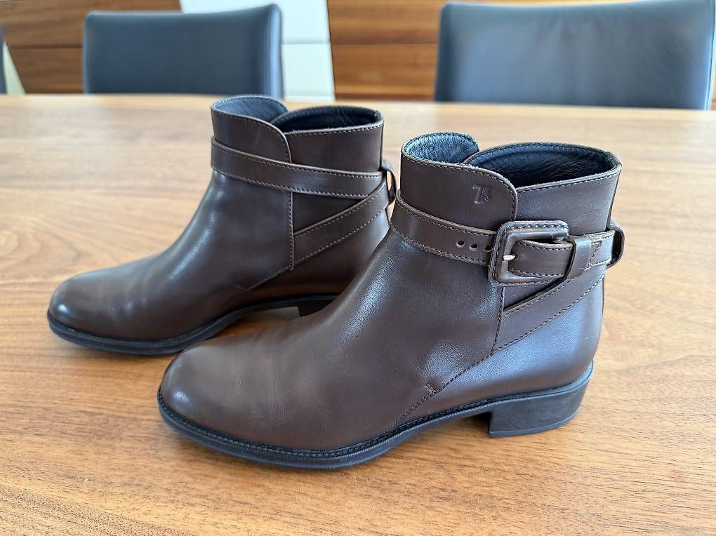 Damenschuhe: Tod's Stiefeletten aus Leder, gr.36 – Gebraucht aus Hofstetten SO von Katharina_Nina_Nina 1