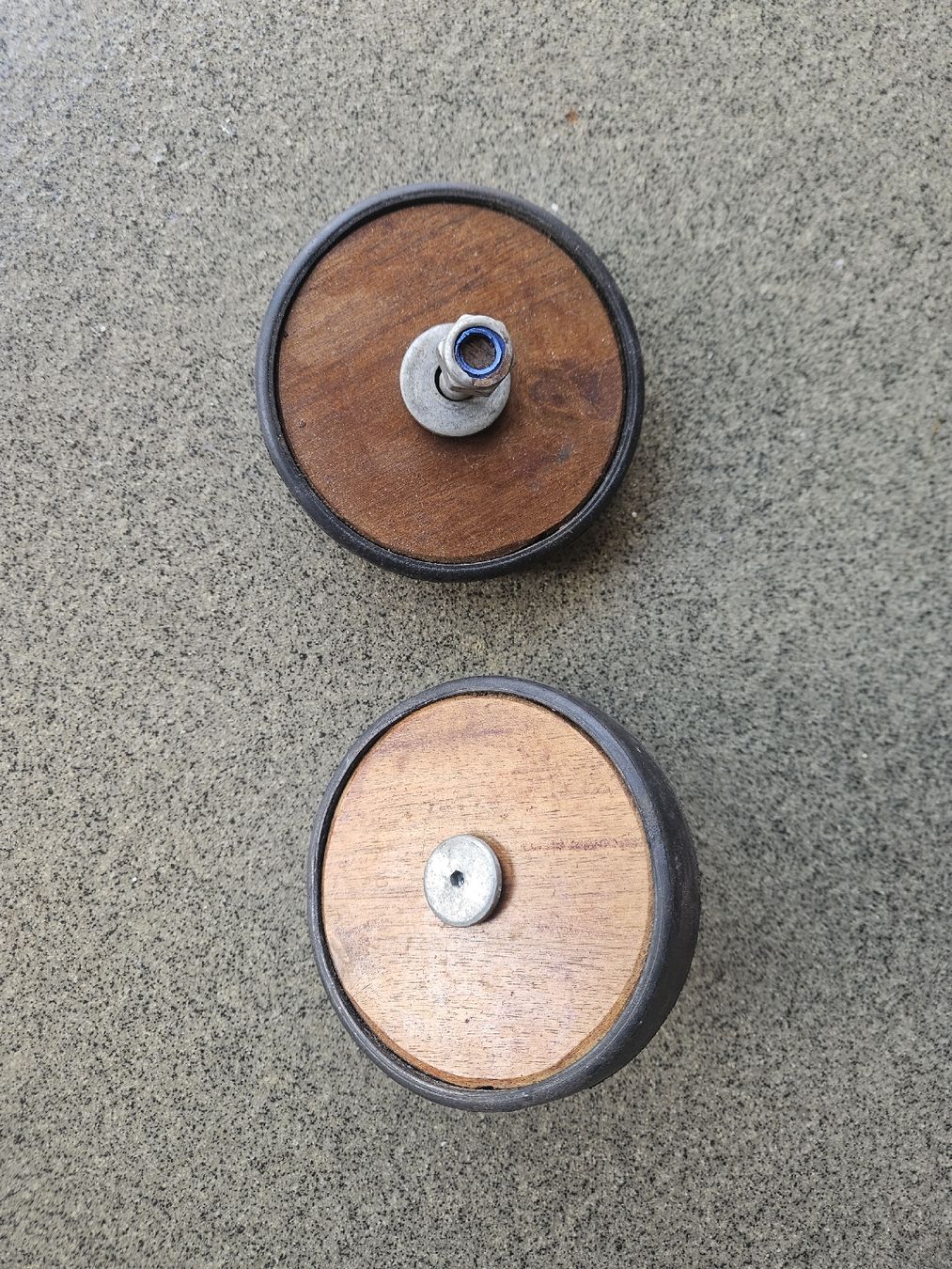 Pneumatici & Ruote complete: Holzräder, Ø 11cm, 2 Stück,   – Usato da Bonstetten venduto da Brigitte04volle