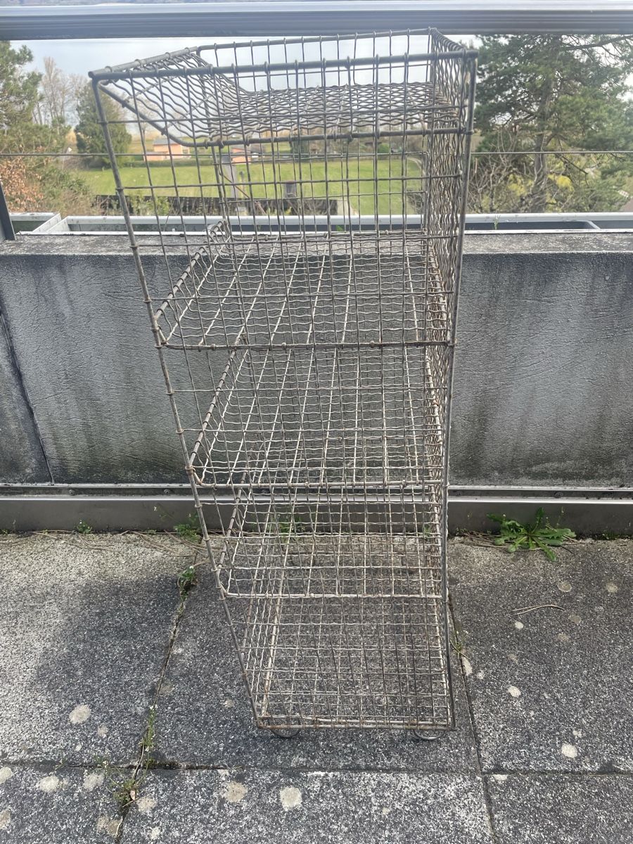 Scaffali: Ancienne Etagère Grillagée en Métal – Usato da Vallamand venduto da Bricbracbroc82 4