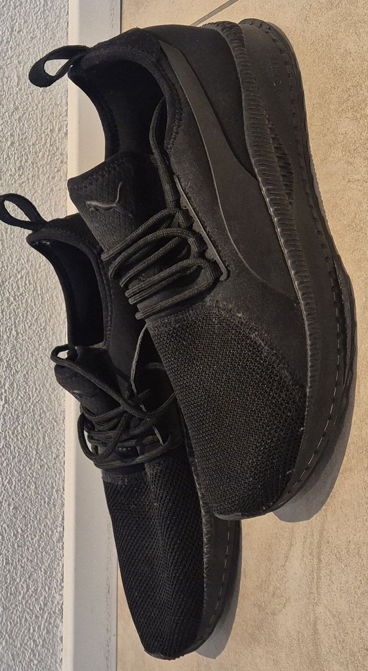 Puma Scarpe da uomo: Schwarze Puma Schuhe, Grösse 42, sehe selten getragen – Usato da Emmen venduto da CreativeGarcia