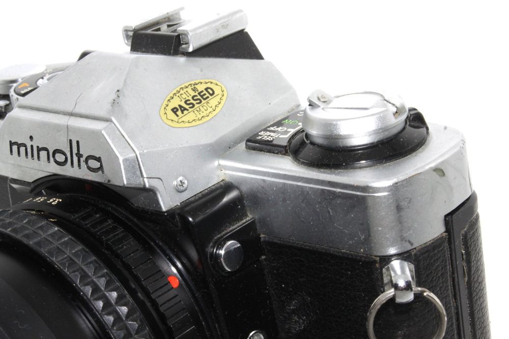 Minolta XG-9 reflex argentique et son objectif 50 mm