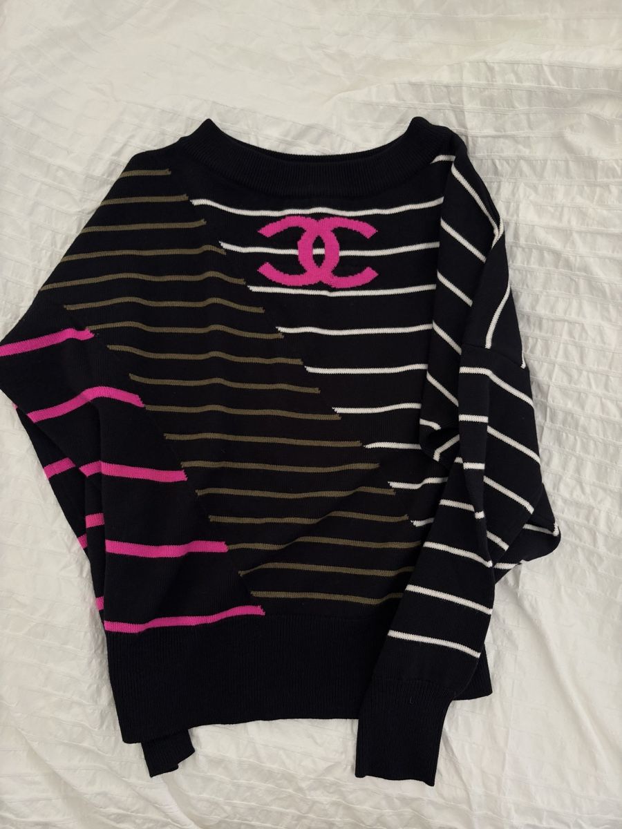 Chanel Tops: Chanel 100%wool knit – Gebraucht aus Frauenfeld von Classiclover 1
