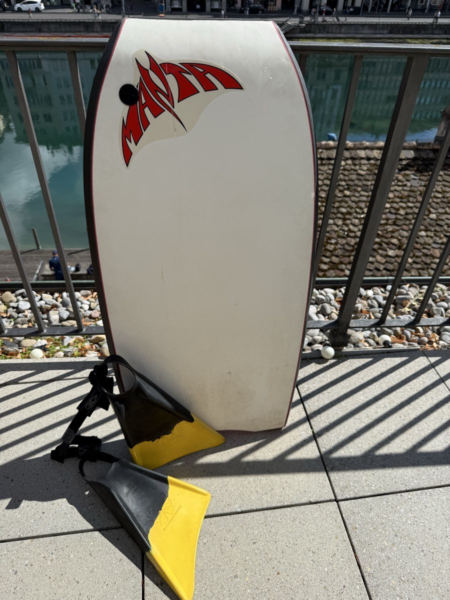 Tavole da surf e di nuoto: Body Board mit Flossen und Reisesack – Usato da Zürich venduto da Mothai 1