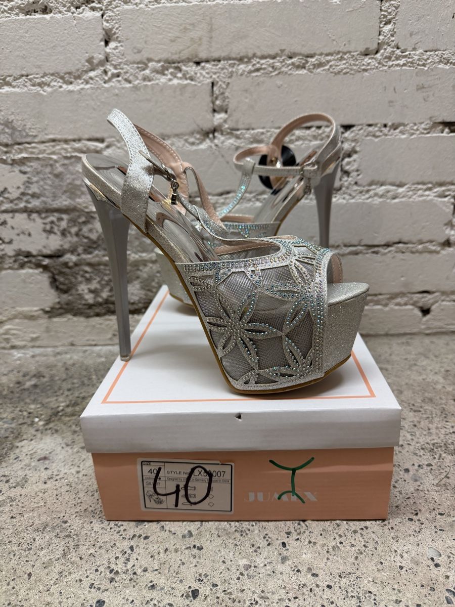 Damenschuhe: High Heels Silver Size 40 New – Neu (gemäss Beschreibung) aus Zürich von fio_hcd2