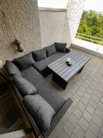 Grosszügige Gartenlounge inkl. Tisch und Kissen