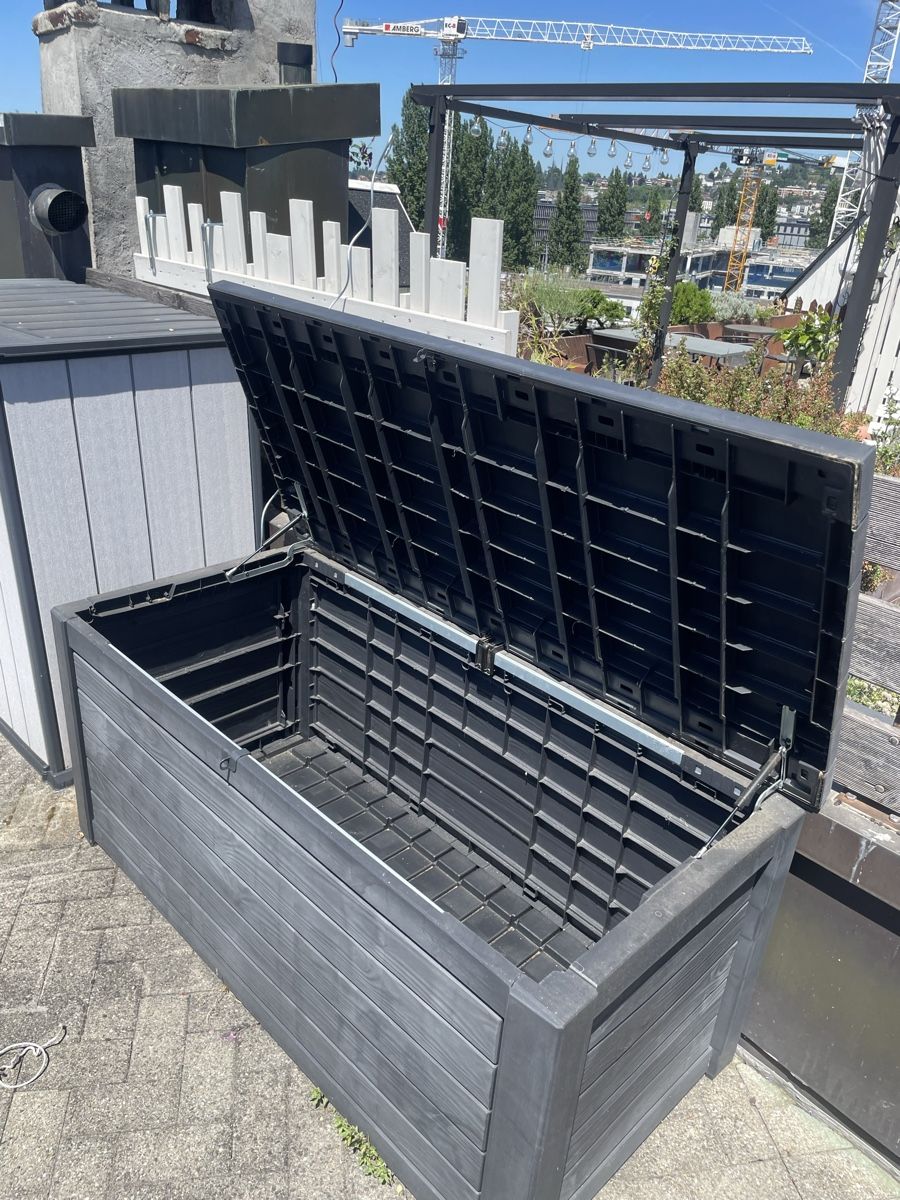 Keter Box contenitori: Keter Gartenbox Aufbewahrungsbox – Usato da Luzern venduto da Klabourettli 2