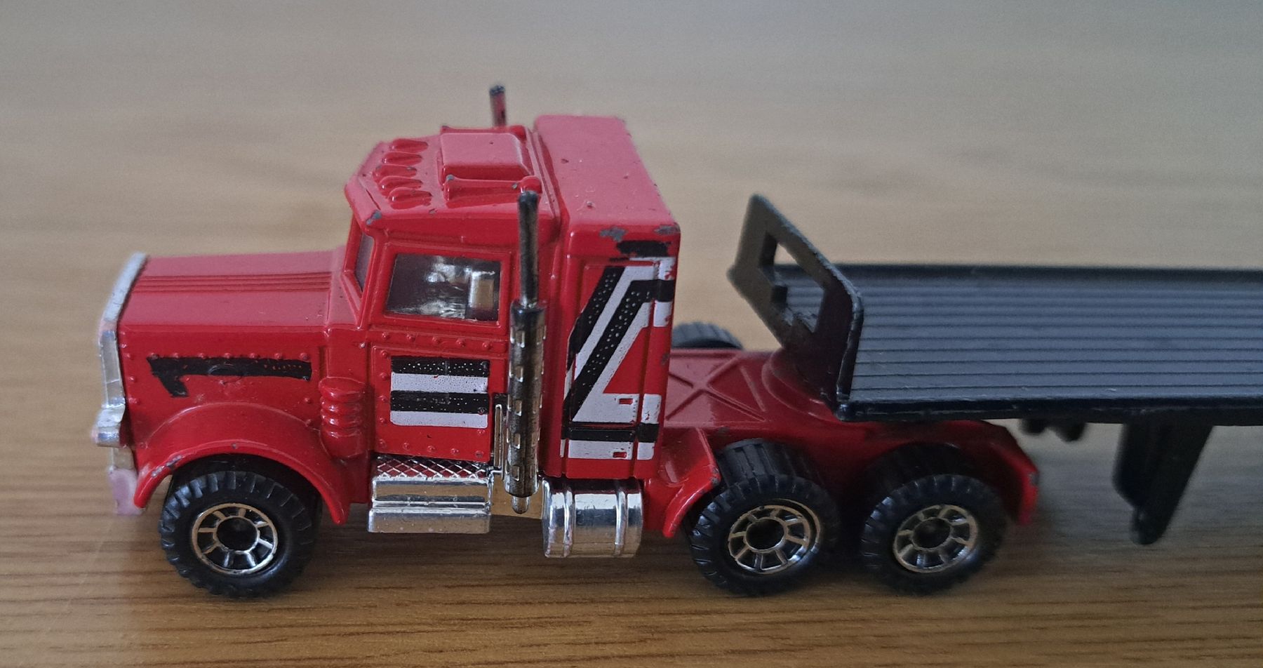 Matchbox Modellautos: 1981 Matchbox Convoi CY-3-Peterbilt Uniroyal – Gebraucht aus St-Imier von supernova21 2