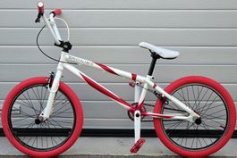 BMX Velo Specialized weiss/rot ab Service Neuteile