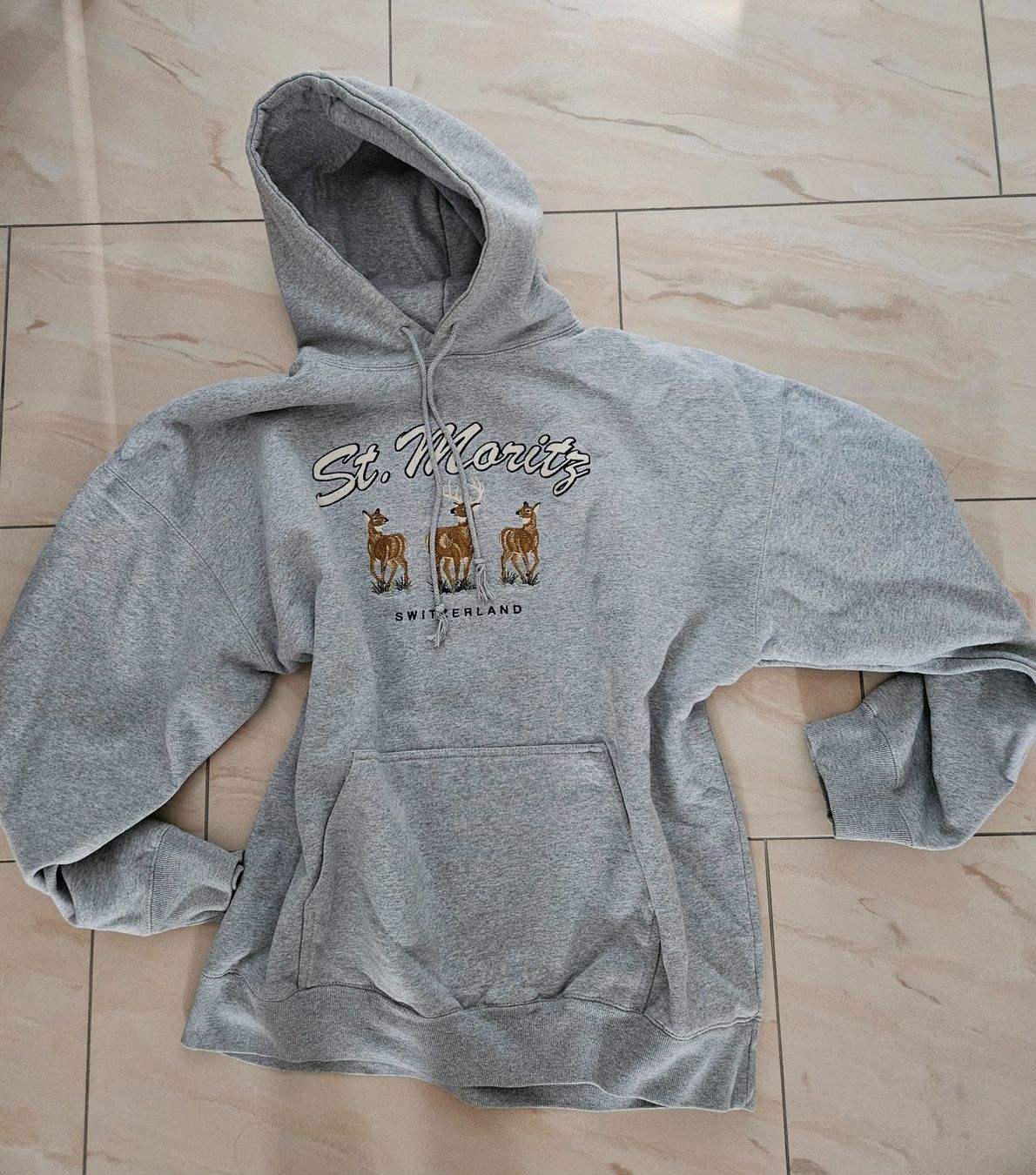 Brandy Melville Maglioni & Felpe: Brandy Melville Baumwolle Pullover Hoodie St. Moritz – Usato da Dietlikon venduto da jiayi0514 1