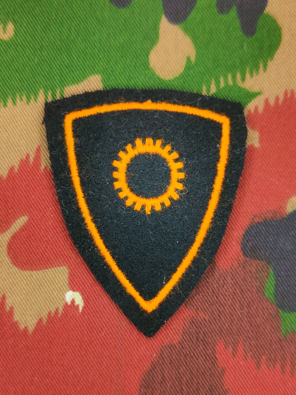 Schweizer Armee Uniformi: Funktionsabzeichen Gerätemechaniker etc. Ord. 1972, V2 – Usato da Bauma venduto da SwissMilitaria