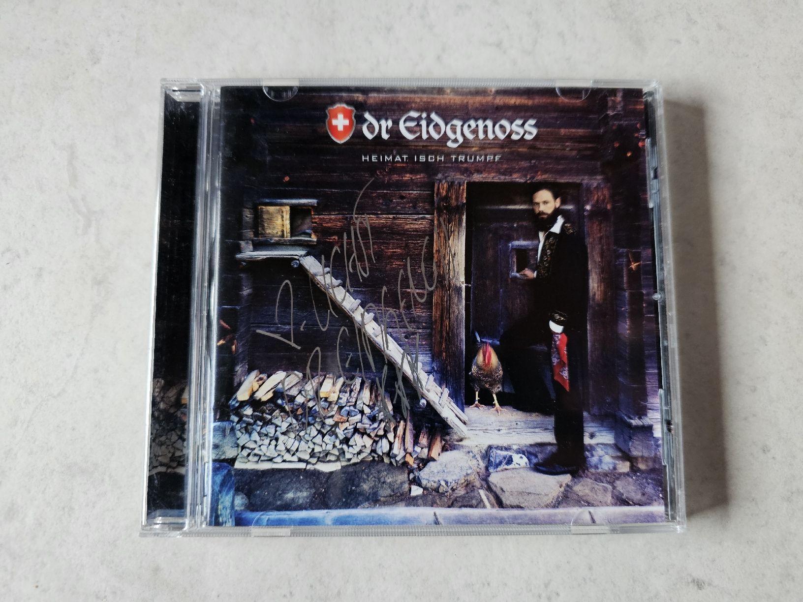 CD: Dr Eidgenoss  -  Heimat isch Trumpf / Mit Unterschrift – Usato da Schneisingen venduto da backstore24