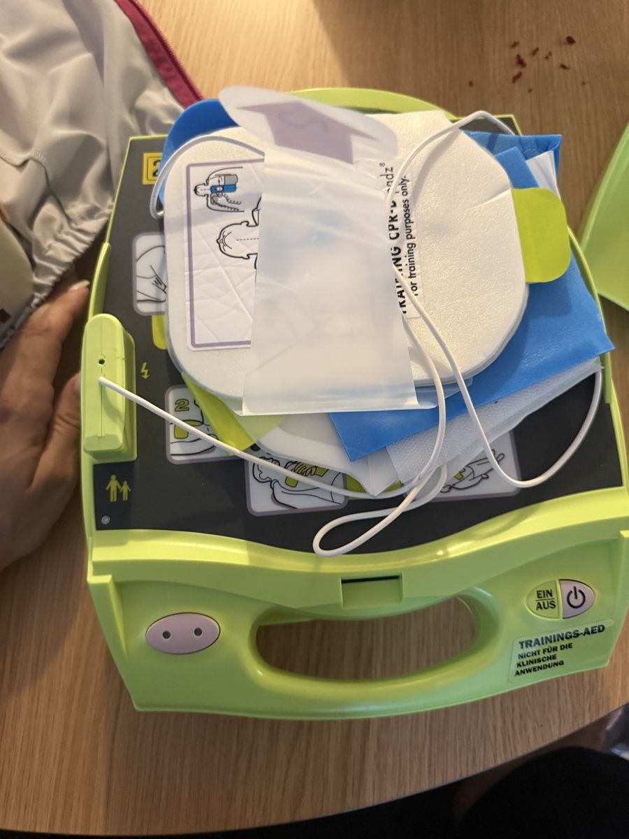 Attrezzature mediche: ZOLL AED Plus Trainer – Usato da Regensdorf venduto da Jessicamirandakoller 1