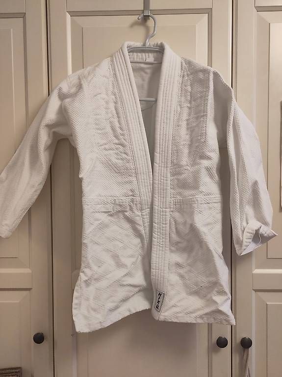 Internationale Kunst: Kimonos enfants – Gebraucht aus Neuchâtel von sbgt