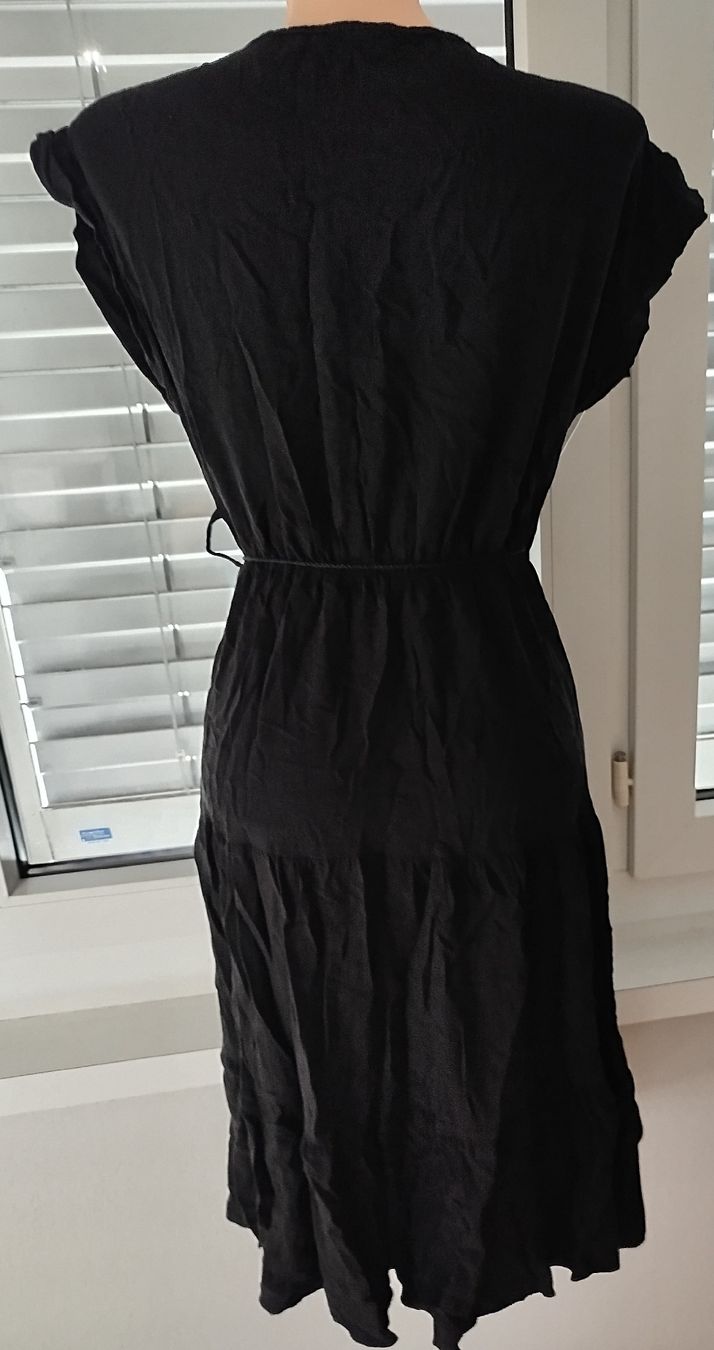 Vestiti: Schwarzes Kleid, Größe S, italienische Mode  – Nuovo (secondo la descrizione) da Wauwil venduto da Sanczeza 1