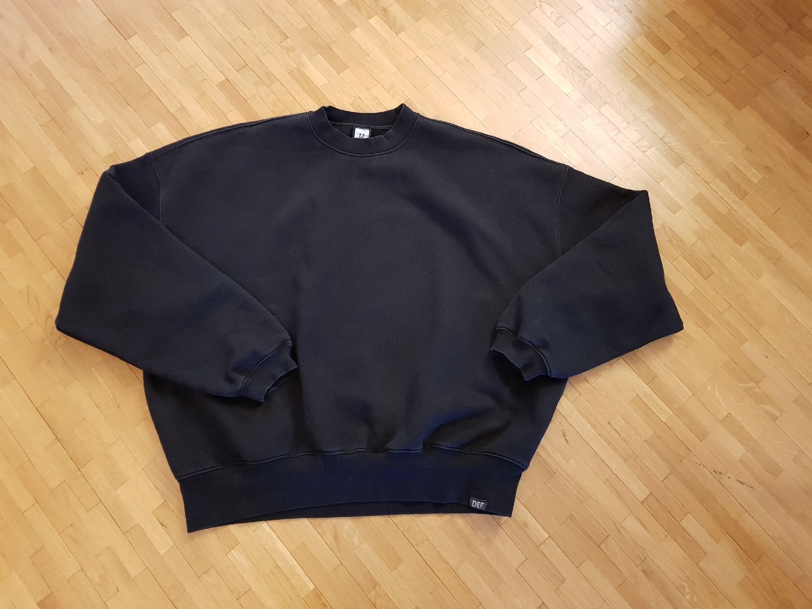 Maglioni & Felpe: Pull DEF Noir, Taille M, Design Unique - Comme Neuf! – Usato da Veyrier venduto da sosozizou