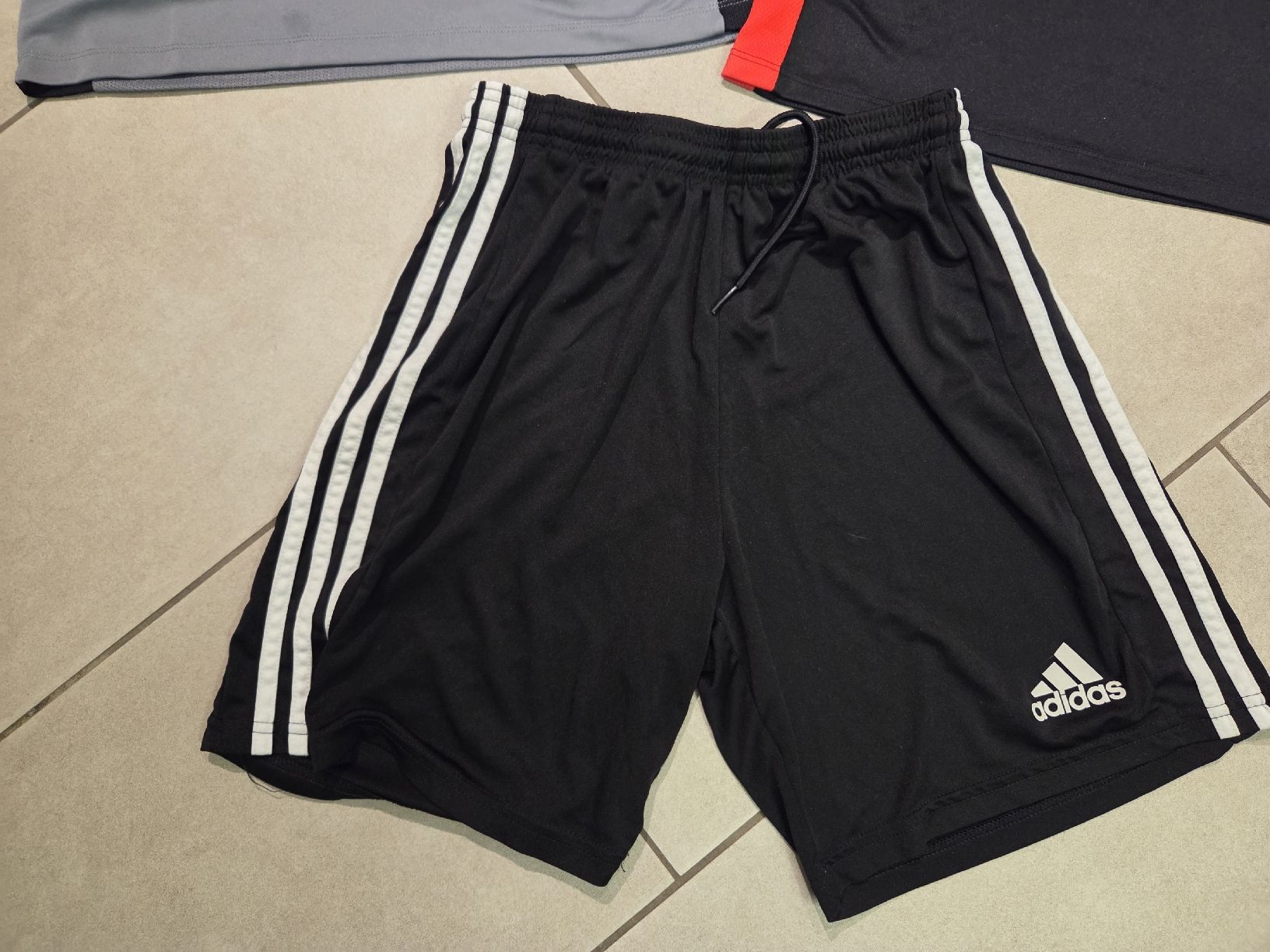 Lotti & Set di vestiti: Sport- Set Adidas/Nike Gr. 164 – Usato da Schlierbach venduto da smeralda1313 1