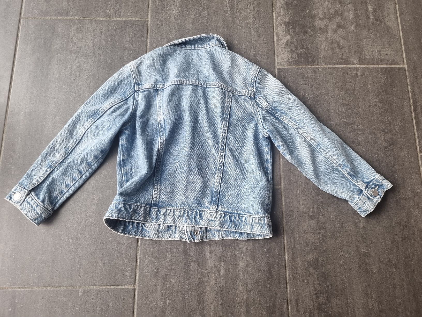 H&M Giacche & Cappotti: Jeansjacke Kinder Gr. 116 H&M – Usato da Remigen venduto da Avanti 1