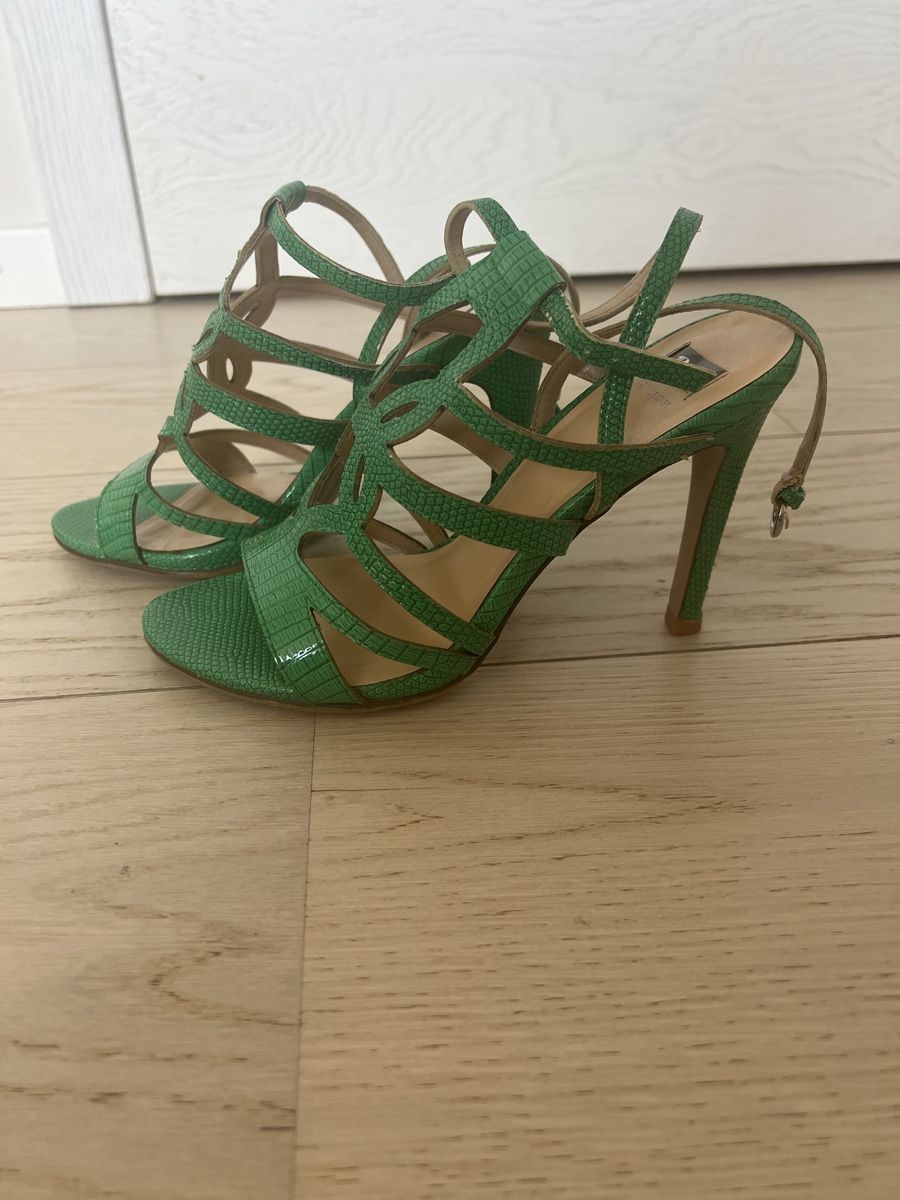 Scarpe da donna: Trendy shoes from Bata – Usato da Dully venduto da rev_l7jp 1
