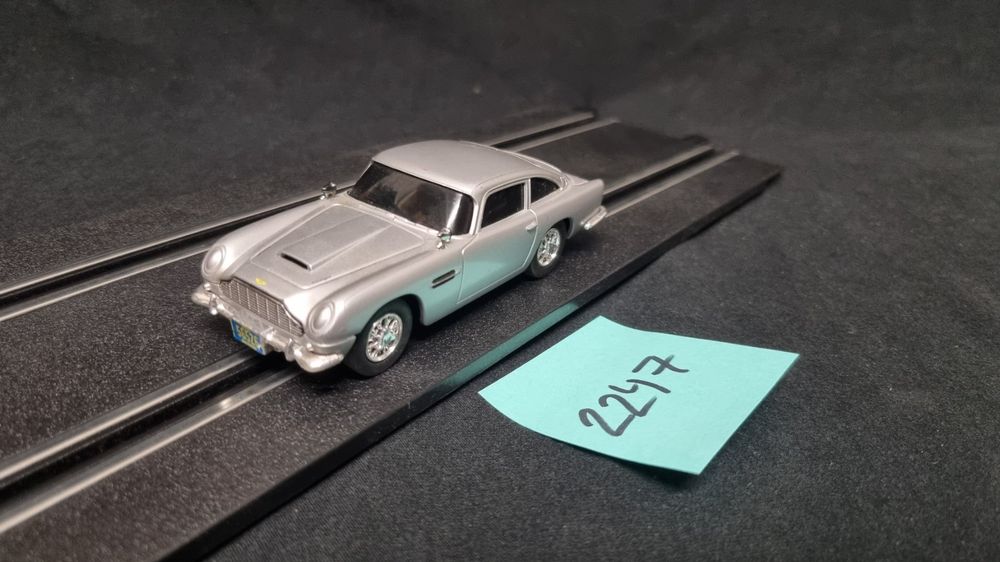 CARRERA EVOLUTION ASTON MARTIN DB5 JAMES BOND " GOLDFINGER " DE CARRERA