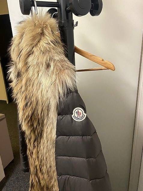 Jacken: Moncler Daunen Jacke mit Pelz – Gebraucht aus Biel/Bienne von djadobaba 4