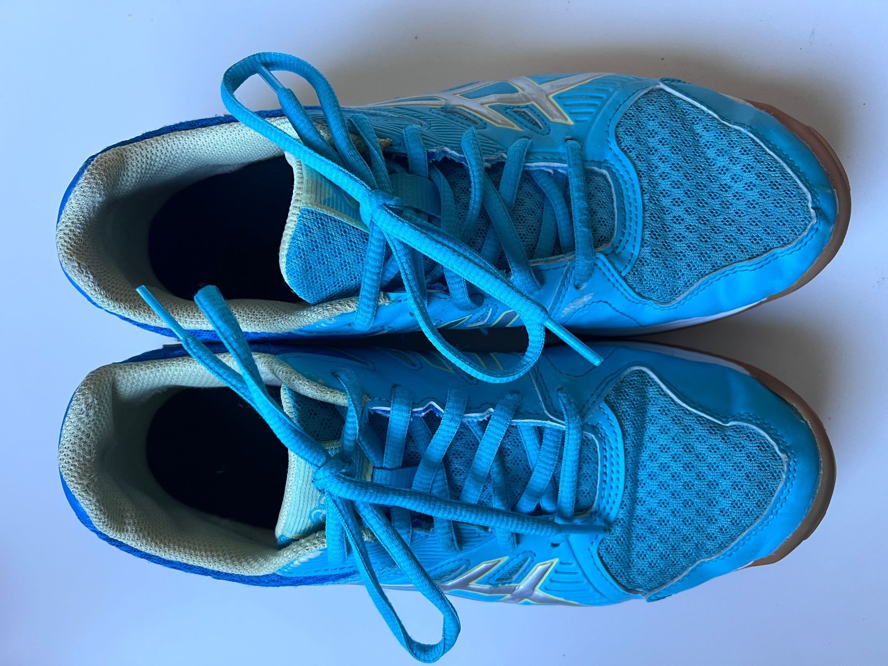 Asics Scarpe da uomo: Asics Hallenschuhe Grösse 39 – Usato da Flims Waldhaus venduto da Binia13
