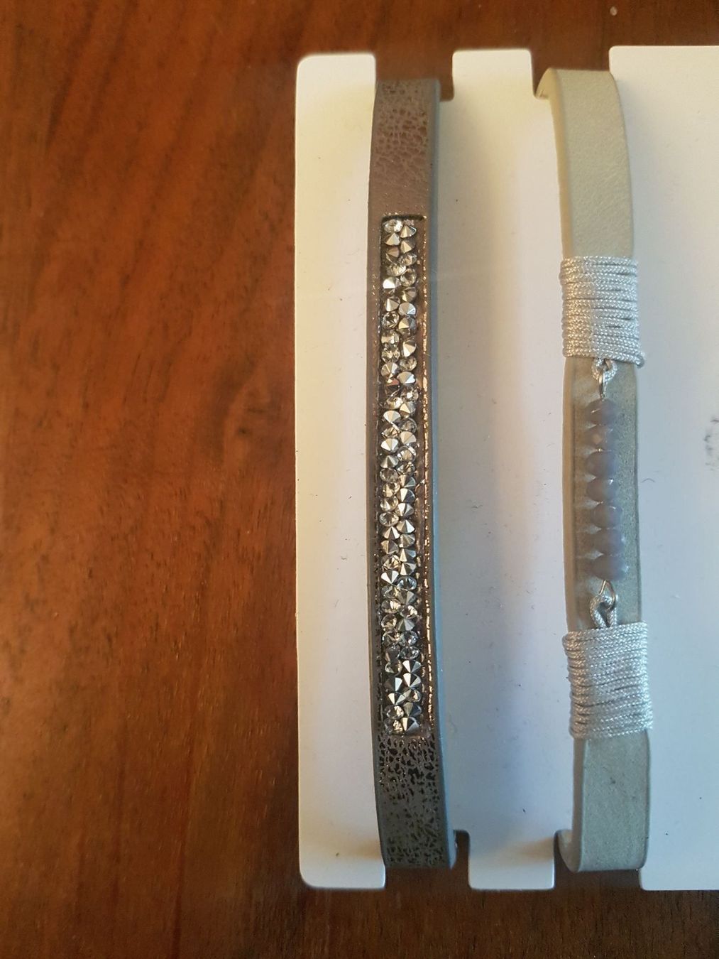 Bracciali & Braccialetti: 2 Armbänder, Grautöne, Lederoptik – Nuovo (secondo la descrizione) da Oberengstringen venduto da Sheera7 2