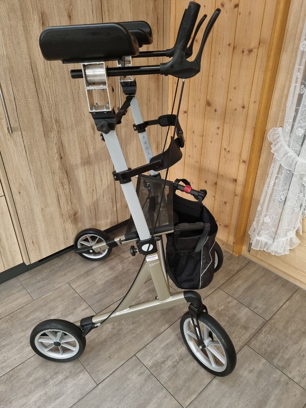 Ausili per la deambulazione: Birkenrot Hochrollator / Unterarmauflage Rollator – Usato da Reichenbach i. K. venduto da Fanki83 2