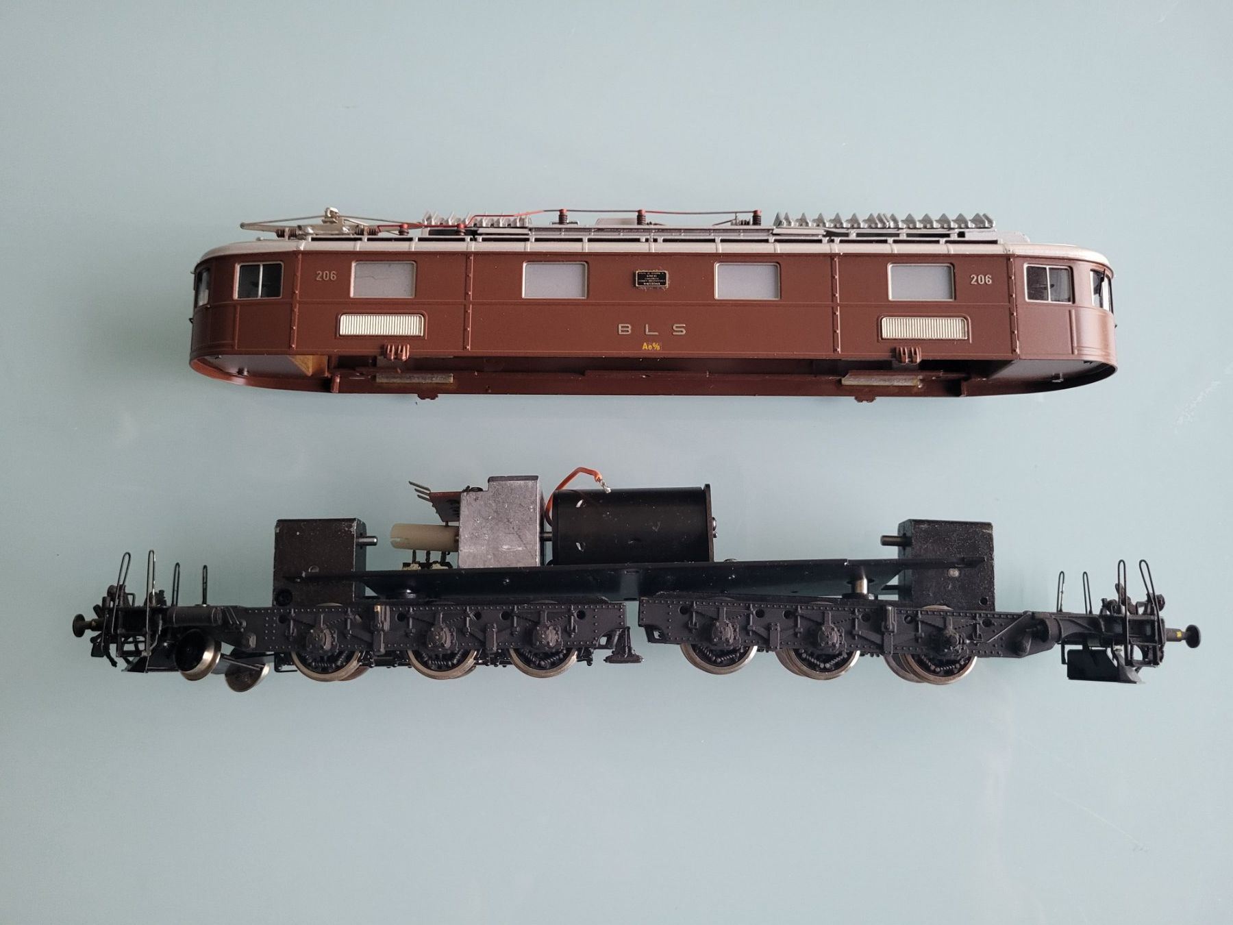 Metropolitan Modellini di ferrovie: H0  Metropolitan  BLS Ae 6/8  defekt – Difettoso da Oberburg venduto da sensetal 6