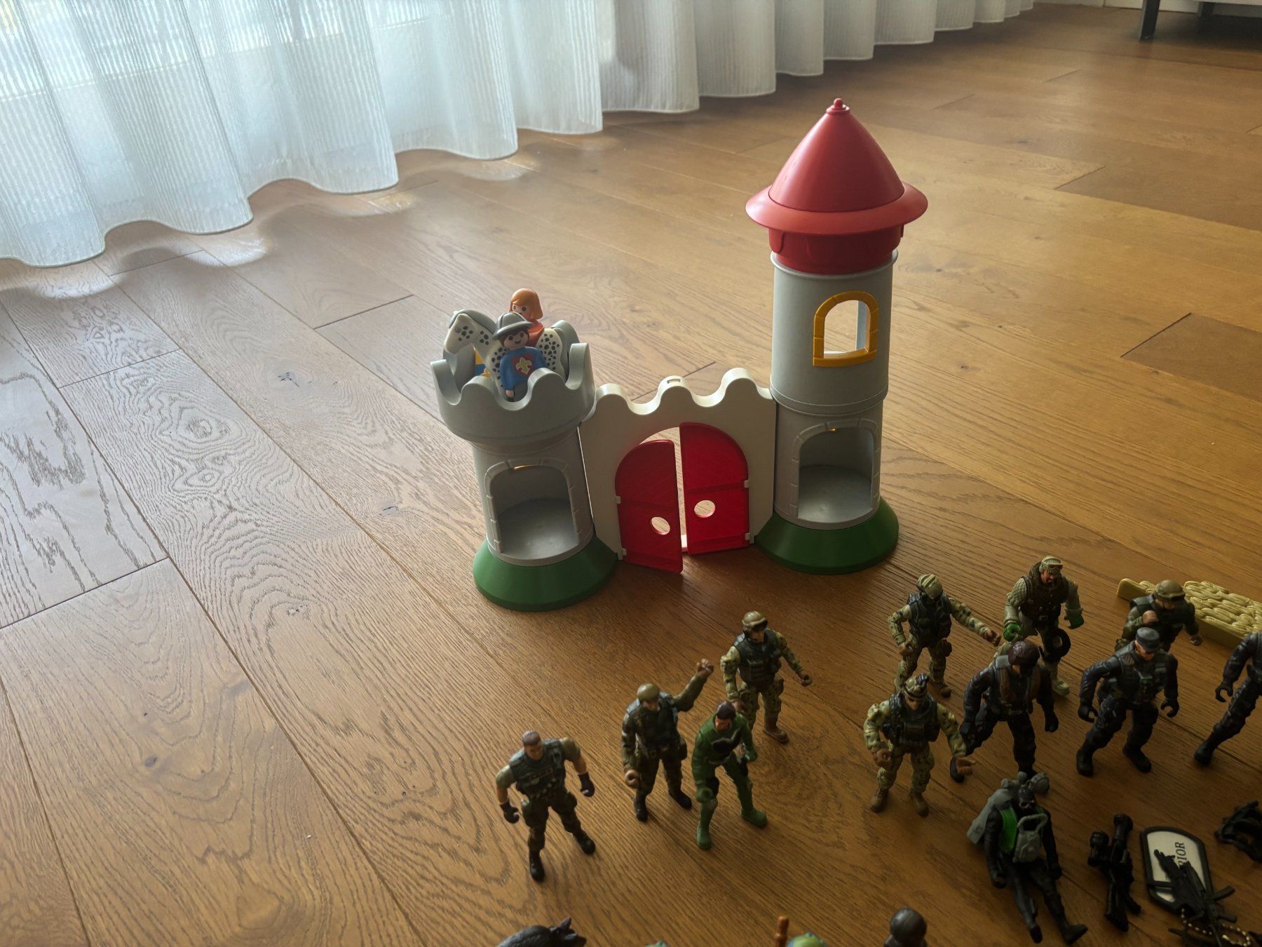 Playmobil Giocattoli: chateau fort avec des soldats – Usato da Geneve venduto da ann1954