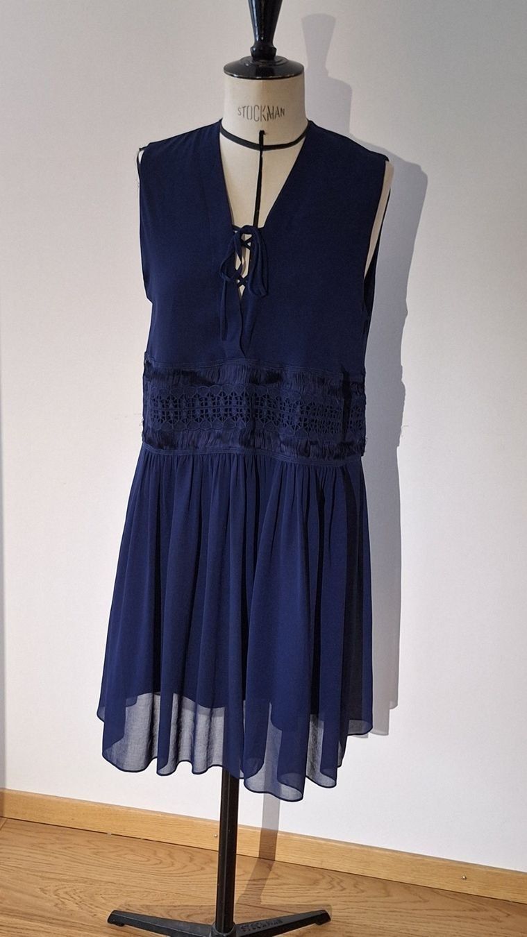 Robe Sandro Taille 1 (34-36 XS/S) - Modèle Fourreau Floral Noir - Mousseline - Occasion Comme Neuve