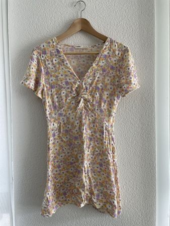 Pull&Bear Kleid mit Blumenmuster, Gr. M - Sommerlich!