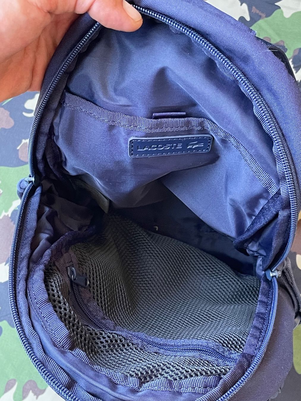 Lacoste Zaini: 2018 Lacoste Sling Bag 5L – Usato da Zürich venduto da le_souk 3