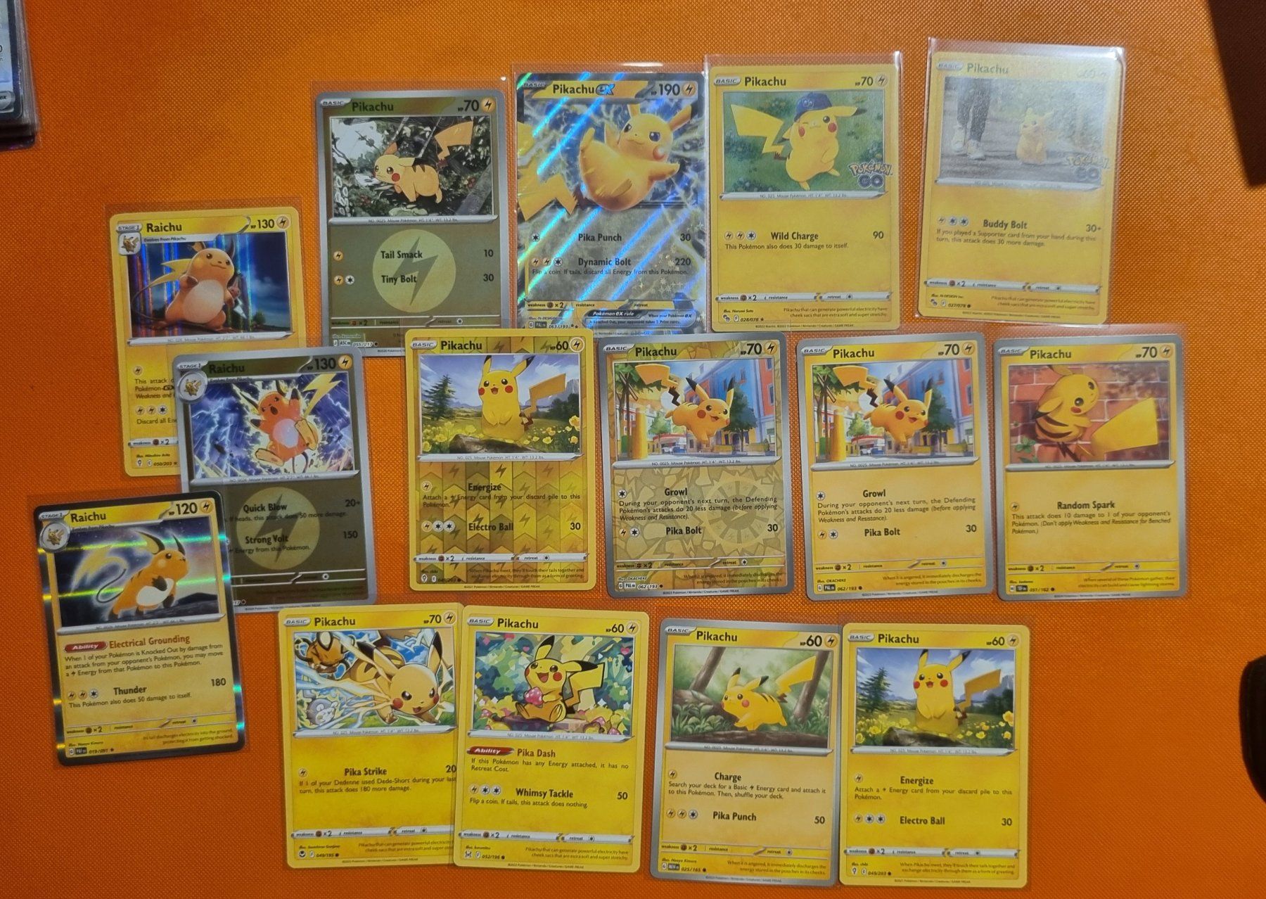 Pokémon Cartes à collectionner: Pikachu Kartenbundle Englisch – D'occasion à Bichelsee par Kompiuter