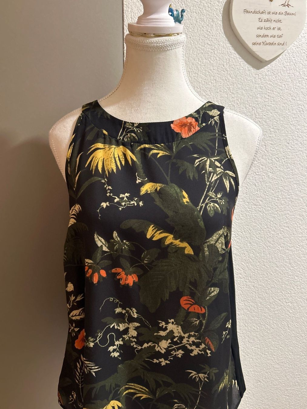 Top: Top schwarz mit Muster von Warehouse Gr.36 – Usato da Brunnen venduto da Nala2929 1