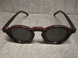 Trendige Sonnenbrille im Retro Look, perfekt für den Sommer!
