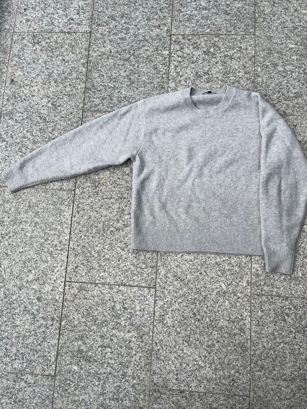 Uniqlo Pulls & Sweat-shirts: Pull Uniqlo gris S – D'occasion à Troinex par ale_95jr