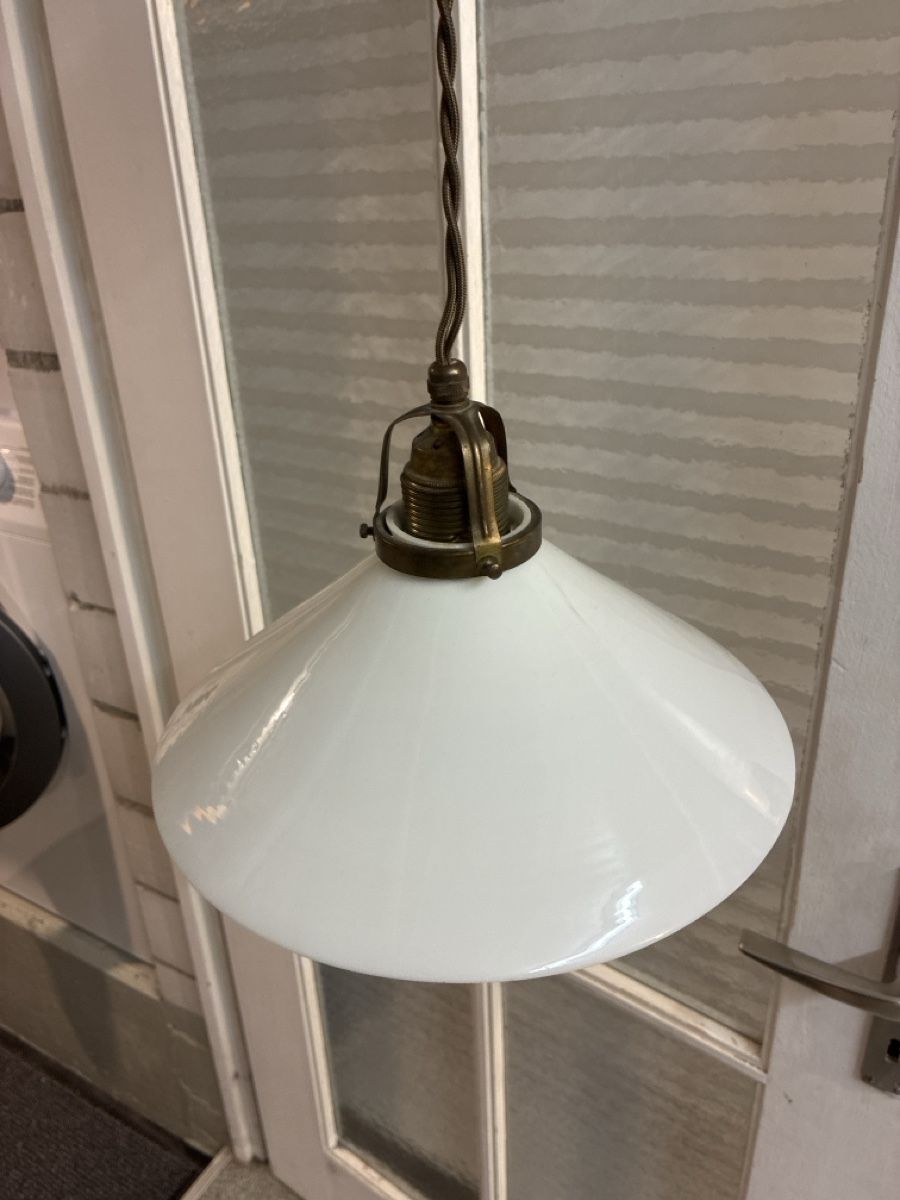 Kronleuchter & Deckenlampen: Deckenlampe Zugschalter Weissglas Messing – Gebraucht aus Langenthal von BoVe15 2