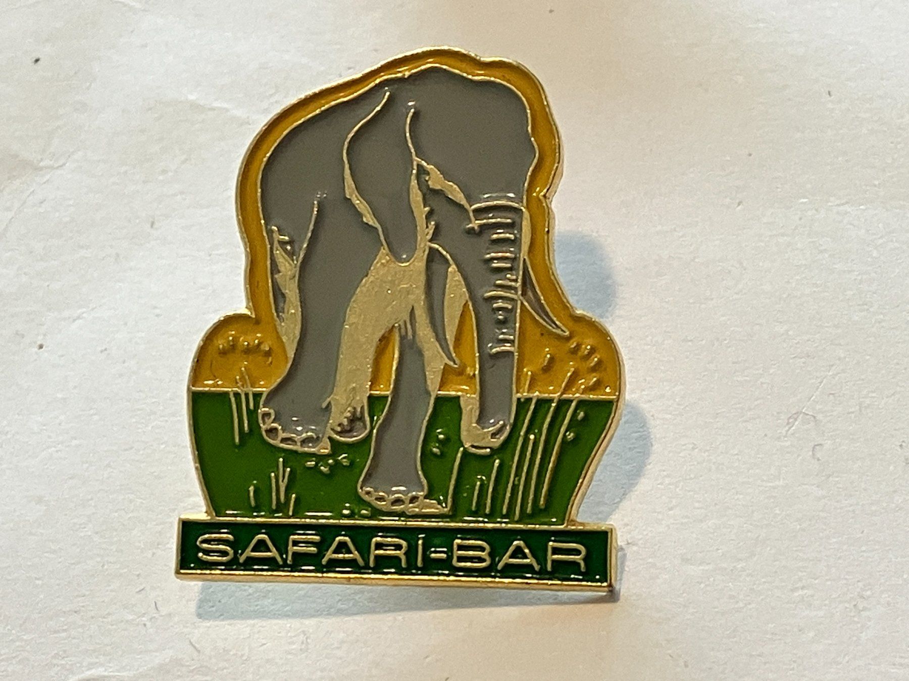Plaketten & Abzeichen: 1 Pin Safari Bar – Gebraucht aus Basel von djwwpp