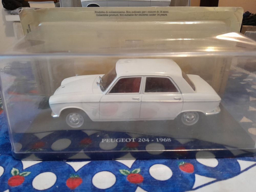 Modellino Auto OPO 10 – RAF 22038 Lettonia 1976 – Scala 1/24 In Metallo – Collezione Ixo Per Hachette – Auto Legendaria