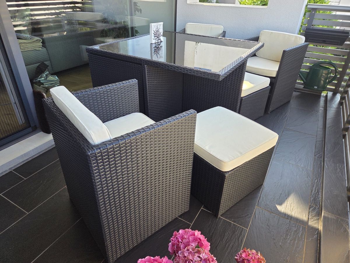 Set di tavolo e panche: Rattan Sitzgruppe Lounge – Usato da Au ZH venduto da Arny91