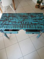 Holzschreibtisch im Shabby-Chic