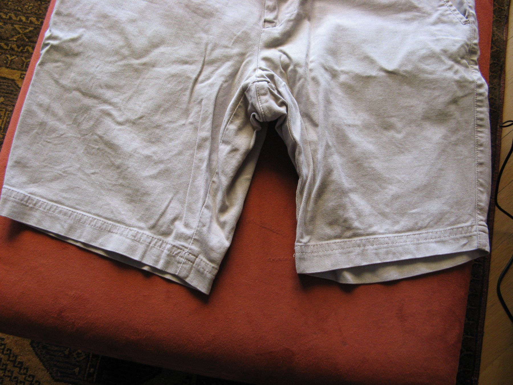 Hugo Boss Pantalons: kurze, beige Boss Shorts – D'occasion à Zürich par apil 2