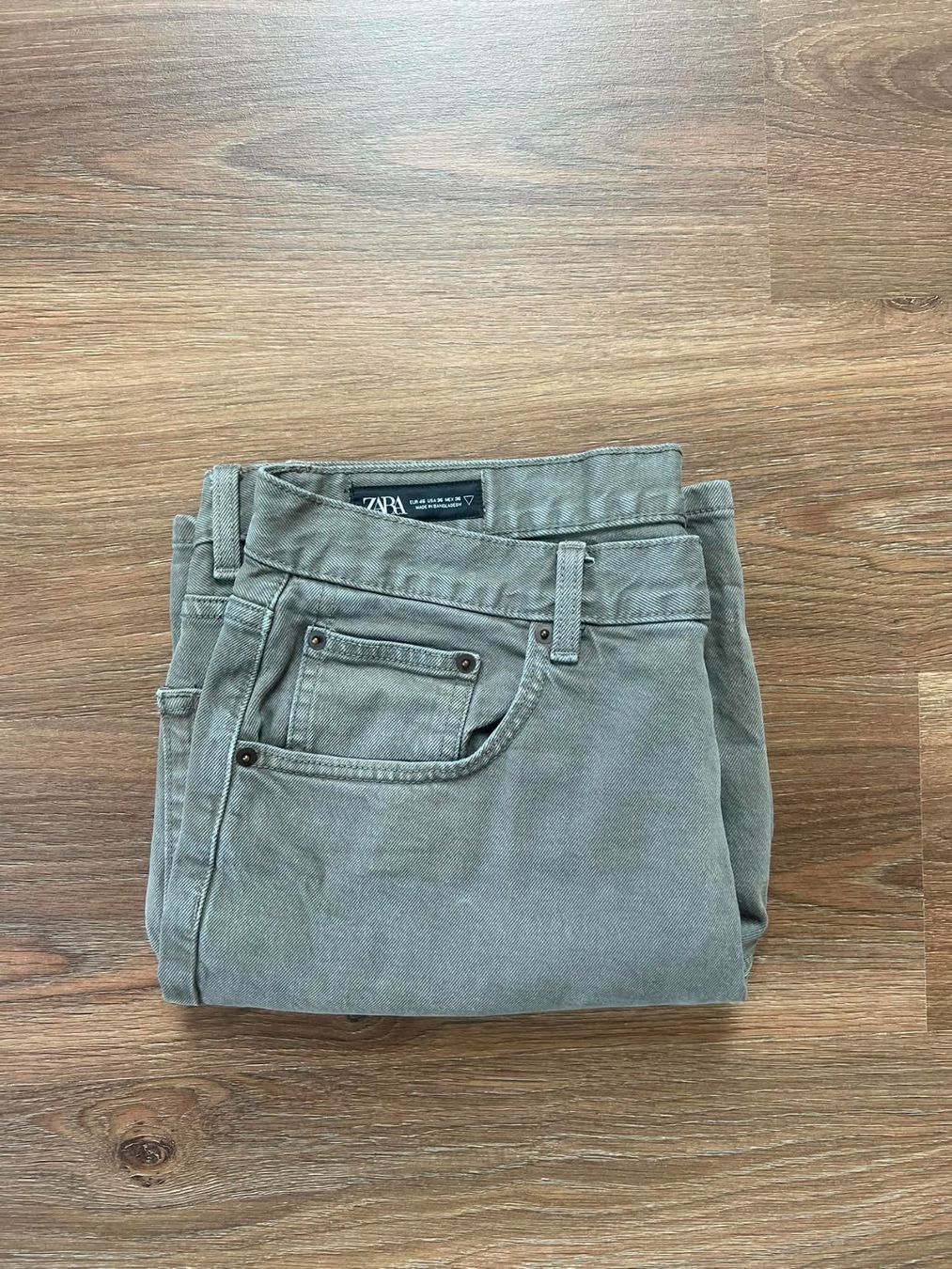 Zara Pantaloni: Short Zara kaki – Usato da Môtiers NE venduto da ElGreco3099