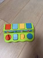 Spielzeug mit Tieren und Knöpfen Pop up Versteckspiel