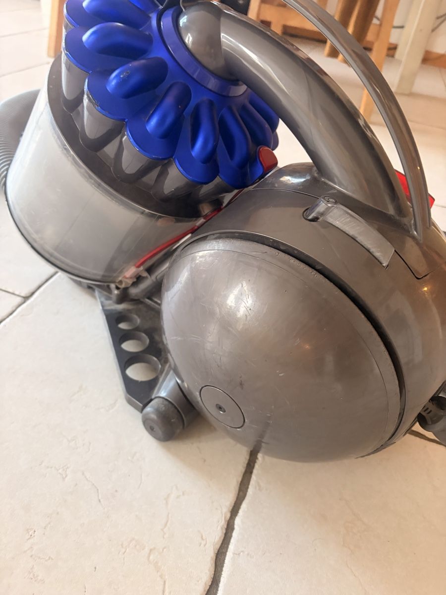 Dyson Aspirapolveri & Accessori: Aspirateur Dyson – Usato da Lavigny venduto da Lea_9rxv 1