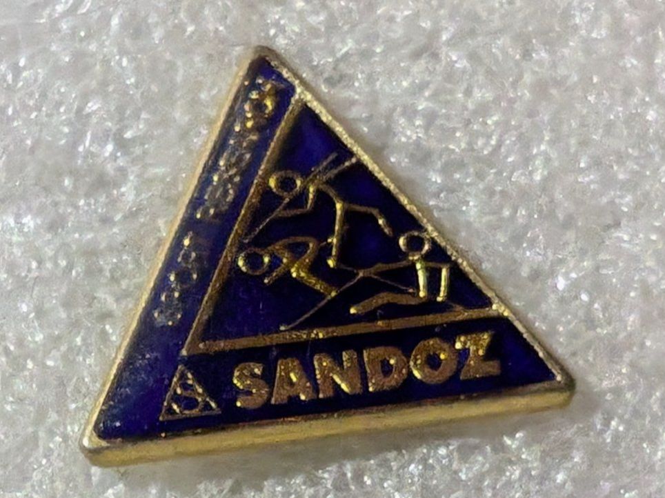 Plaketten & Abzeichen: Ansteckpin 219: Sandoz – Gebraucht aus Oppligen von Pin-Fall-Shop