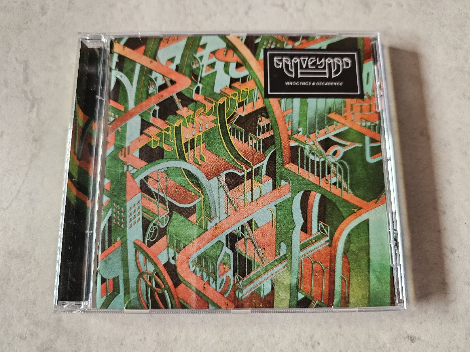 CD: Graveyard  -  Innocence & Decadence – Usato da Schneisingen venduto da backstore24