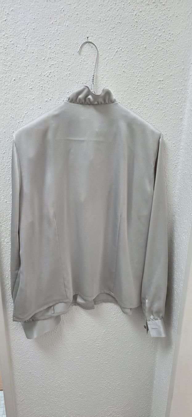 Camicette: Bluse silber grau  Grösse 42 – Usato da Mörschwil venduto da ren_8wdm 1