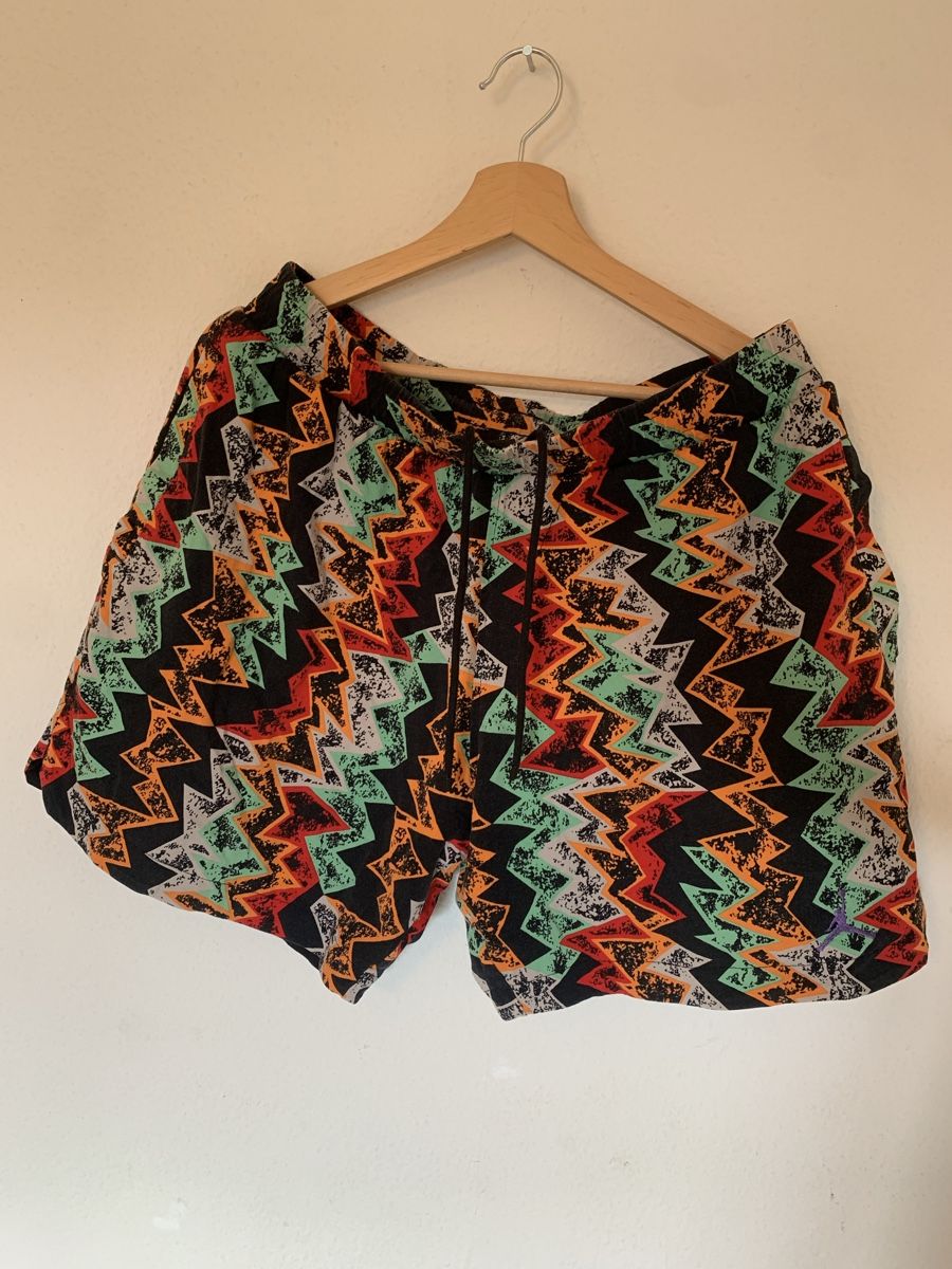 Jordan Kleiderpakete: Jordan Shorts Pattern Size M used condition – Gebraucht aus Zürich von MerlinLev